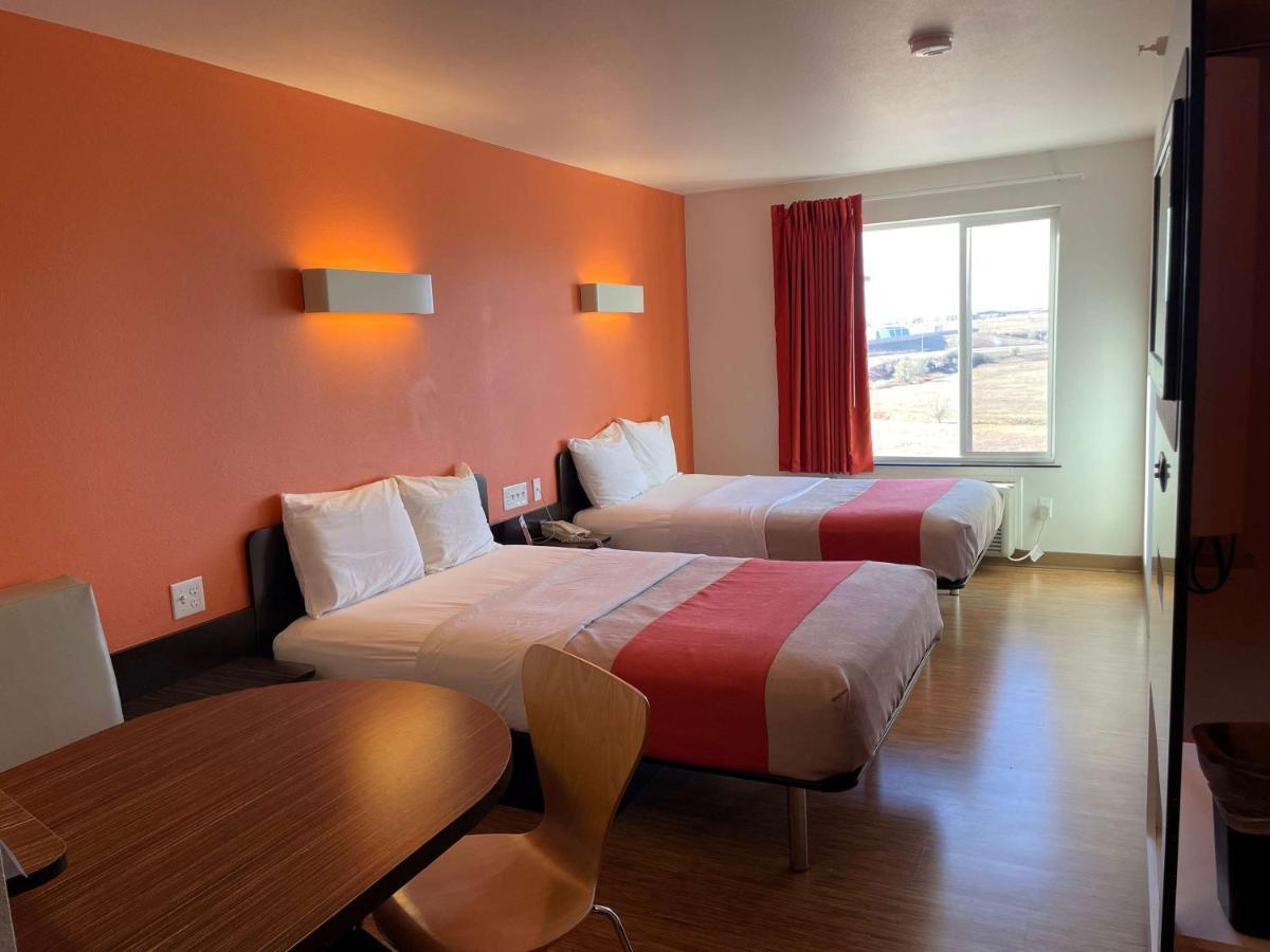 Baymont By Wyndham Williston Hotell Exteriör bild