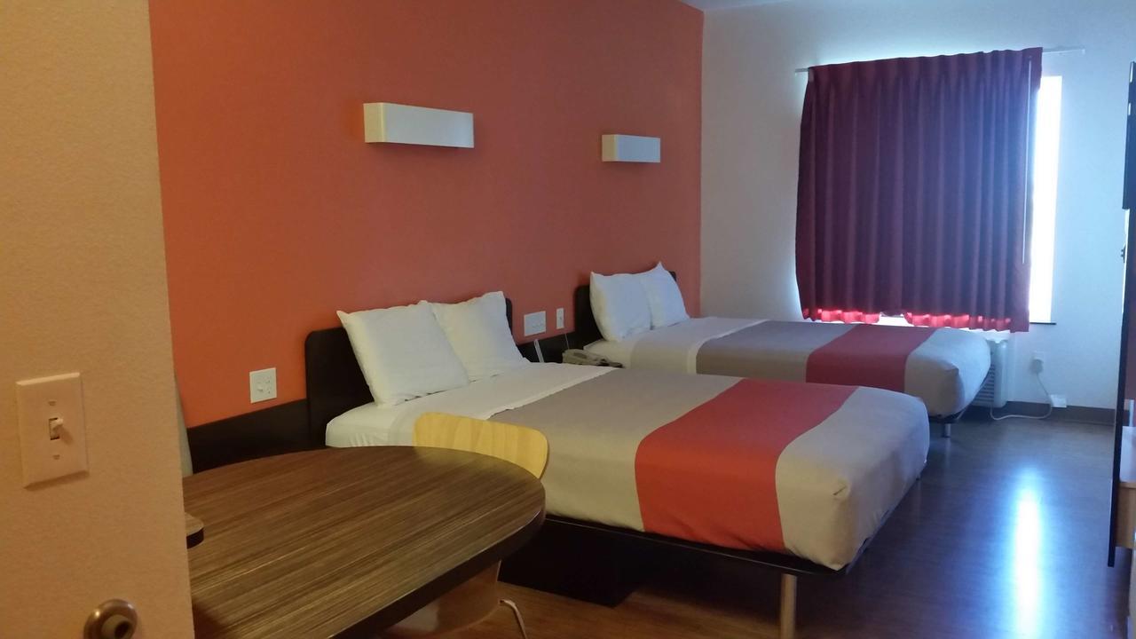 Baymont By Wyndham Williston Hotell Exteriör bild